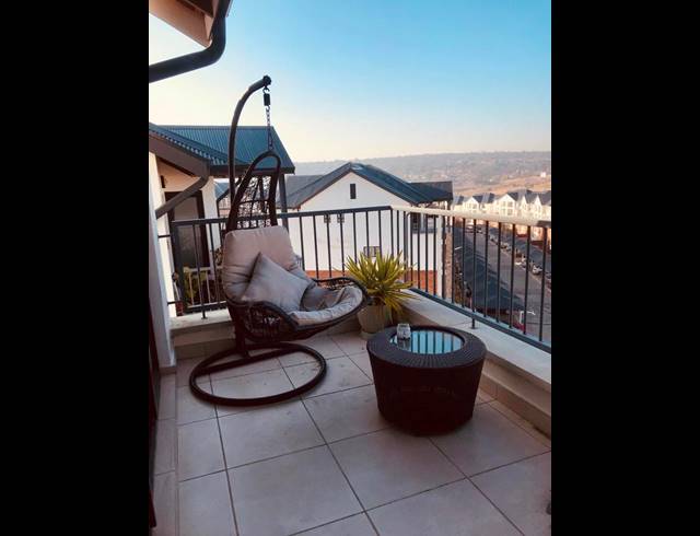 1 BEDROOM APARTMENT FOR SALE IN OLIVEDALE